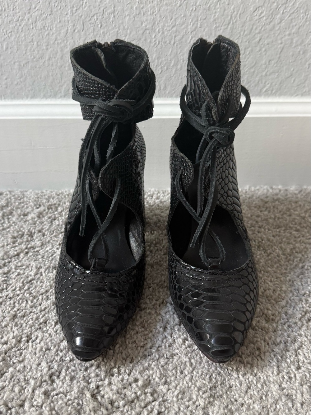Freebird Joyce Black Lace-Up Shoes - Picture 5 of 14
